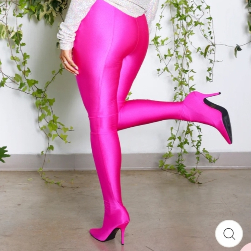 AKIRA Vibrant Pink Leggings